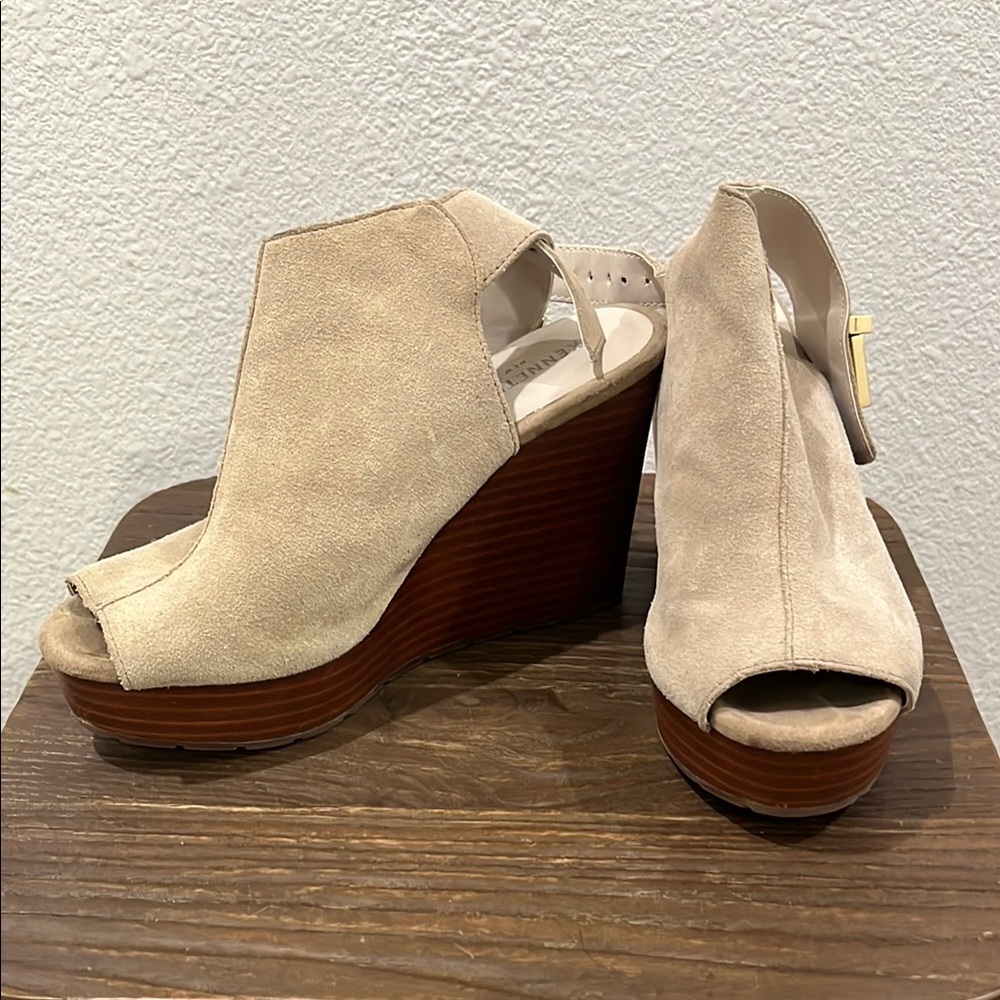 Kenneth Cole New York Cream Wedge Shoes with Modern Design